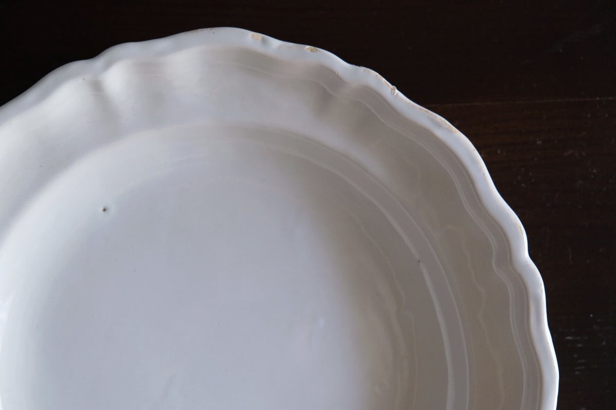 ムスティエ Moustiers 花リム 大皿 丸皿 φ31.6cm アンティーク ムスティエ Moustiers 花リム 大皿 丸皿 φ31.6cm アンティーク