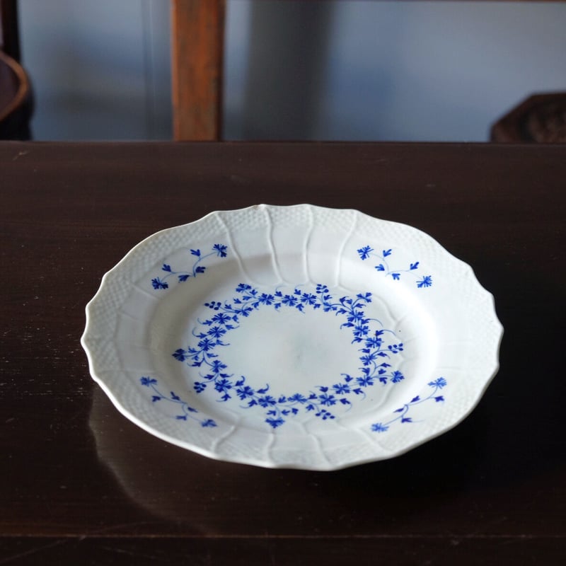 tournai トゥルネー （トルネイ）軟質磁器 花リム レリーフ 皿