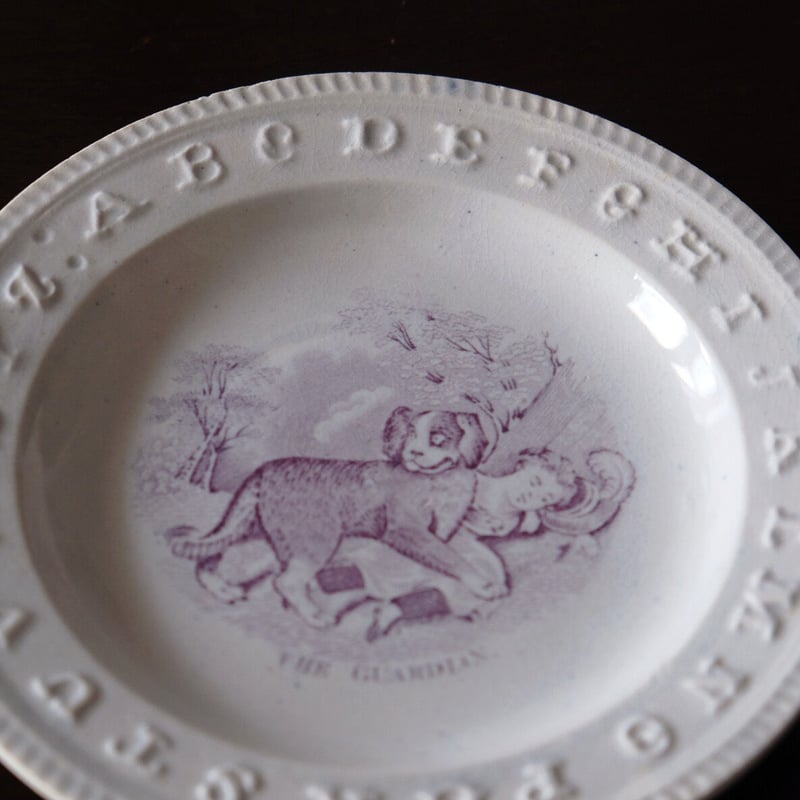 イギリス陶器 アルファベット・レリーフ皿 φ18.8cm アンティーク