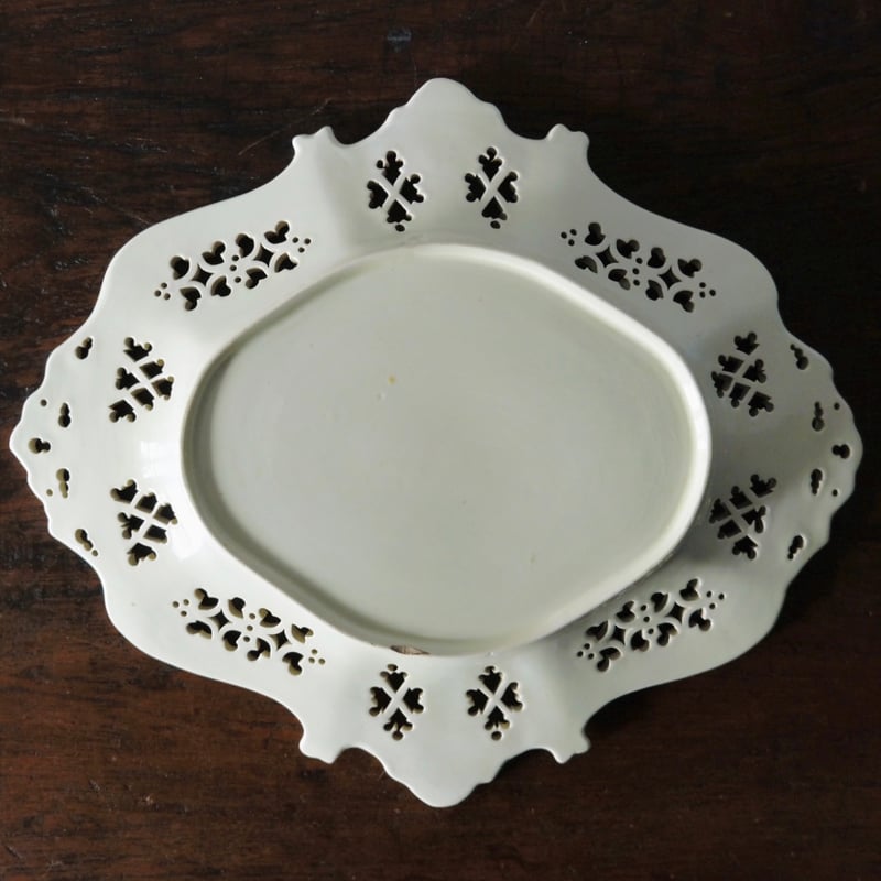 1851年 アンティーク クリームウエア エンボス レリーフ プレート 器