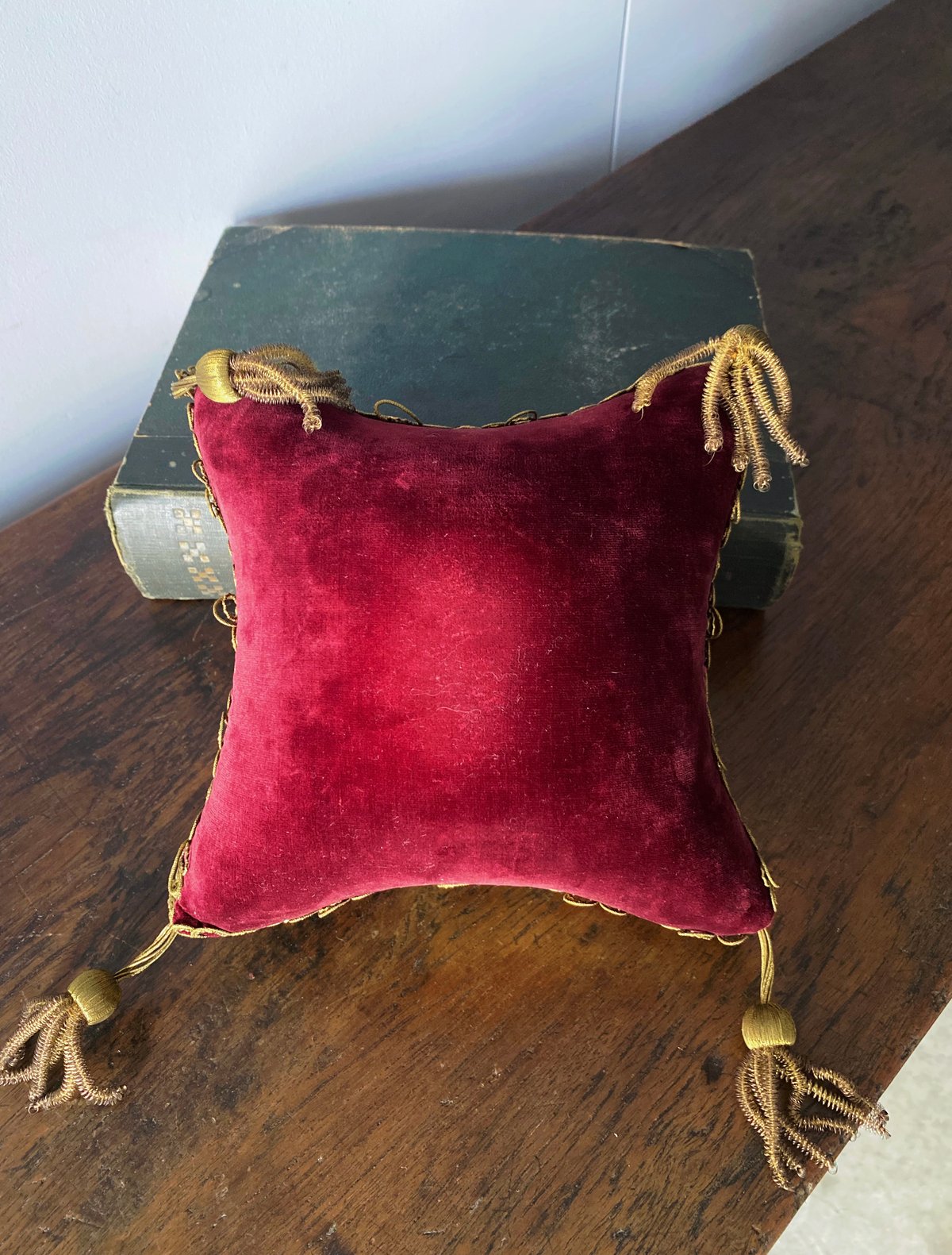 アンティーク ビンテージ クッション ベルベット ダマスク柄 イギリス