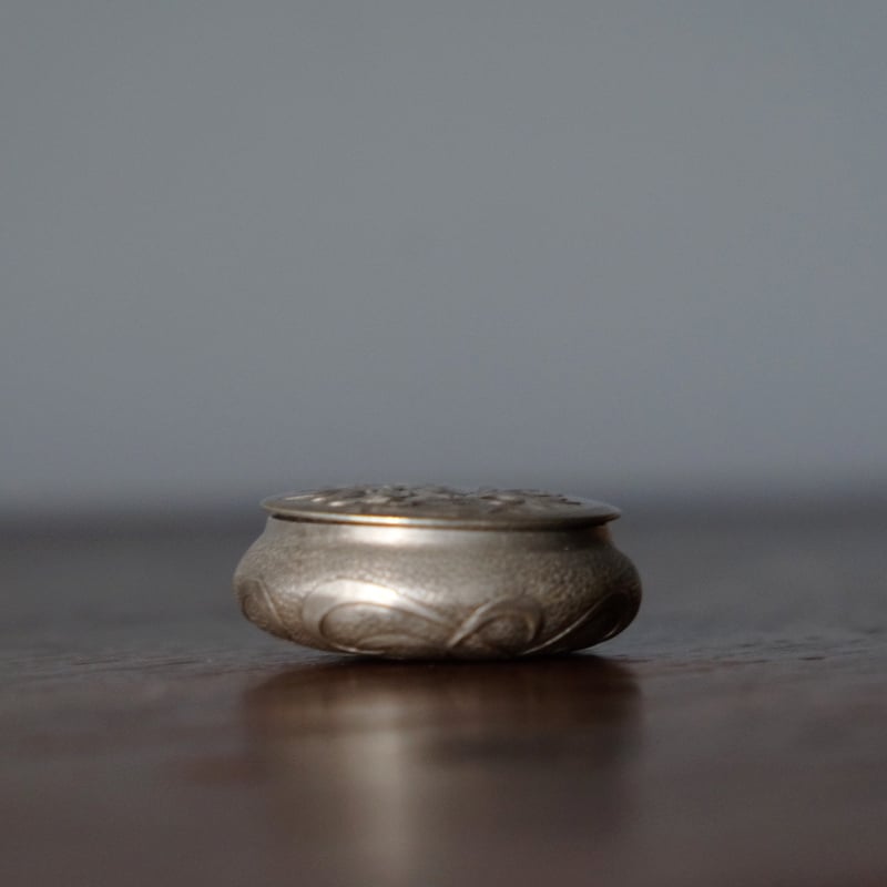 フランス　アンティーク　パウダーケース　ルルド 貴婦人のパウダーケース ミラー付き 純銀製 フランス