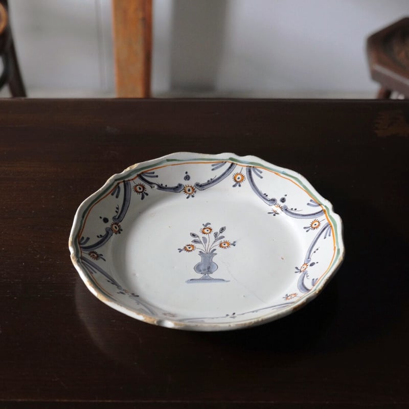 18世紀フランスアンティークヌヴェール窯のプレート 18世紀フランスアンティークヌヴェール窯のプレート