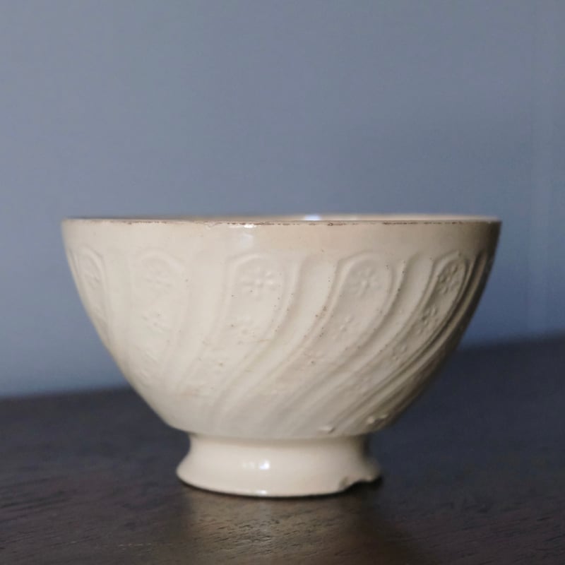 フランスアンティークエクリュカラーボネ Badonviller バドンヴィレ エクリュ レリーフ ボウル フランス