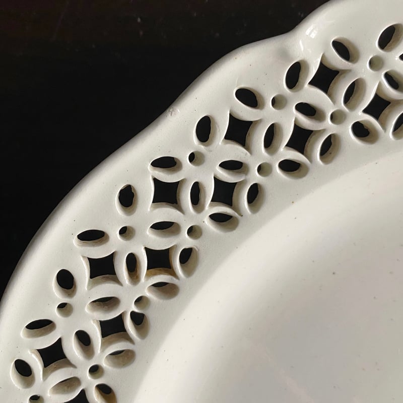 イギリス クリームウェア レース ピアシング 平皿 深皿 h24.5cm