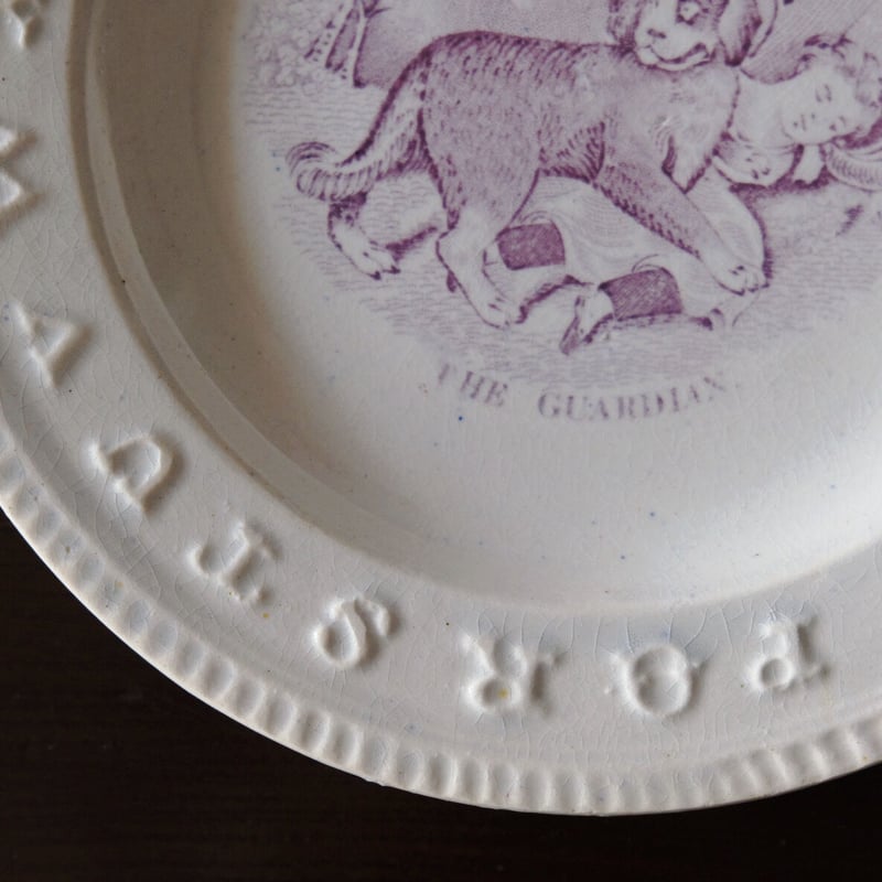 レア　19世紀初　花フォルムのレリーフ皿　イギリス　アンティーク　葡萄 レア 19世紀初 花フォルムのレリーフ皿 イギリス アンティーク 葡萄