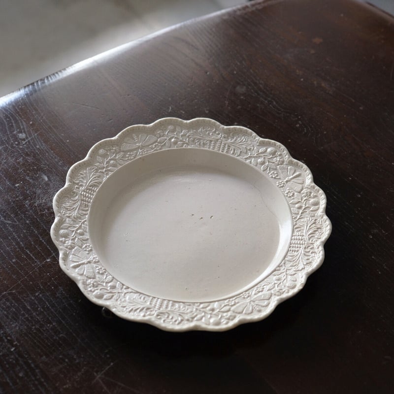 イギリス 塩釉炻器 salt glazed stoneware レリーフ皿 平皿 リム イギリス 塩釉炻器 salt glazed stoneware レリーフ皿 平皿 リム