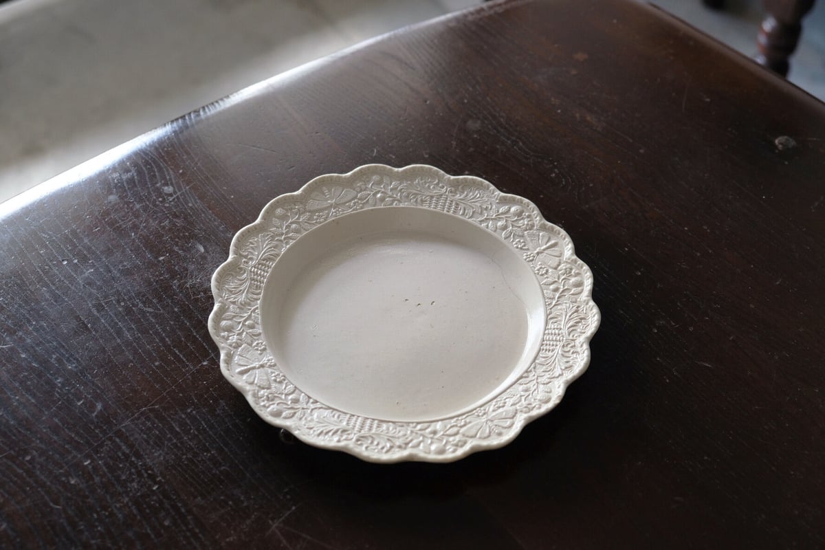 イギリスアンティーク　18世紀　フリルリム　レリーフ　プレート　34cm イギリスアンティーク 18世紀 フリルリム レリーフ プレート