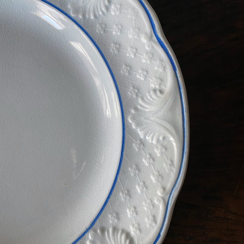 専用❣️フランスアンティーク ショワジールロワ レリーフが素敵な白磁のプレートB 専用❣️フランスアンティーク ショワジールロワ レリーフが素敵な白磁