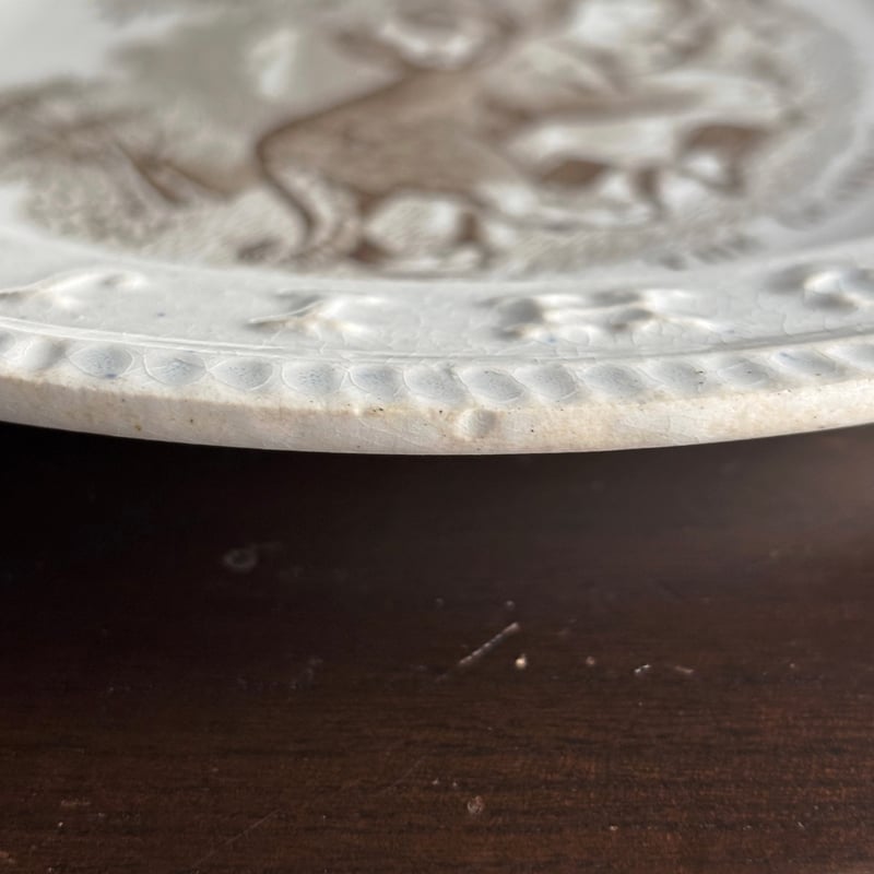 イギリス陶器 アルファベット・レリーフ 平皿 φ18.9cm