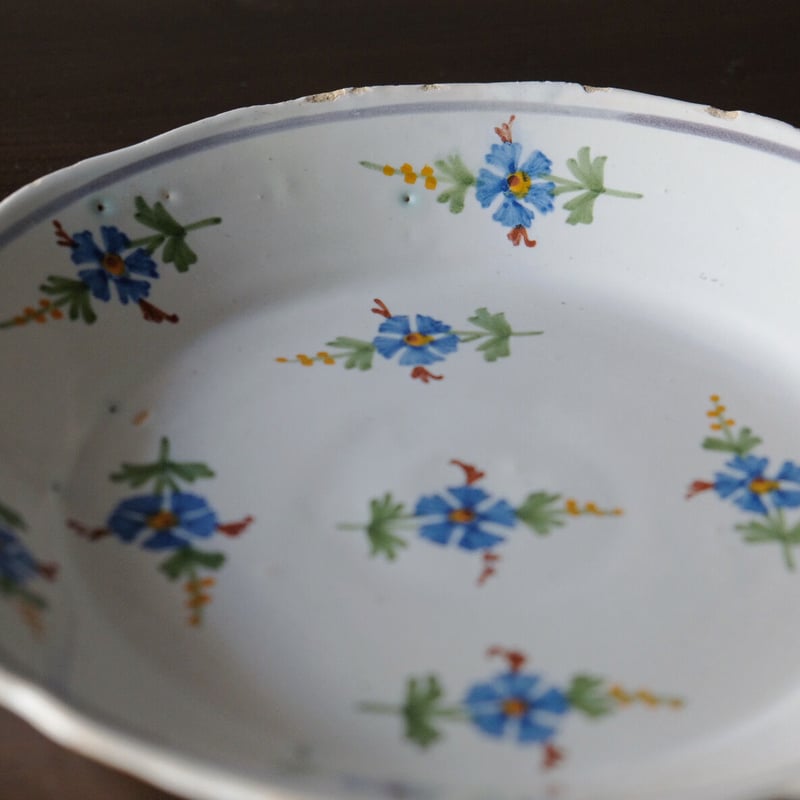 白釉皿 18世紀末 ヌヴェール ラロシェル 矢車菊 ブランディーユ 小枝柄