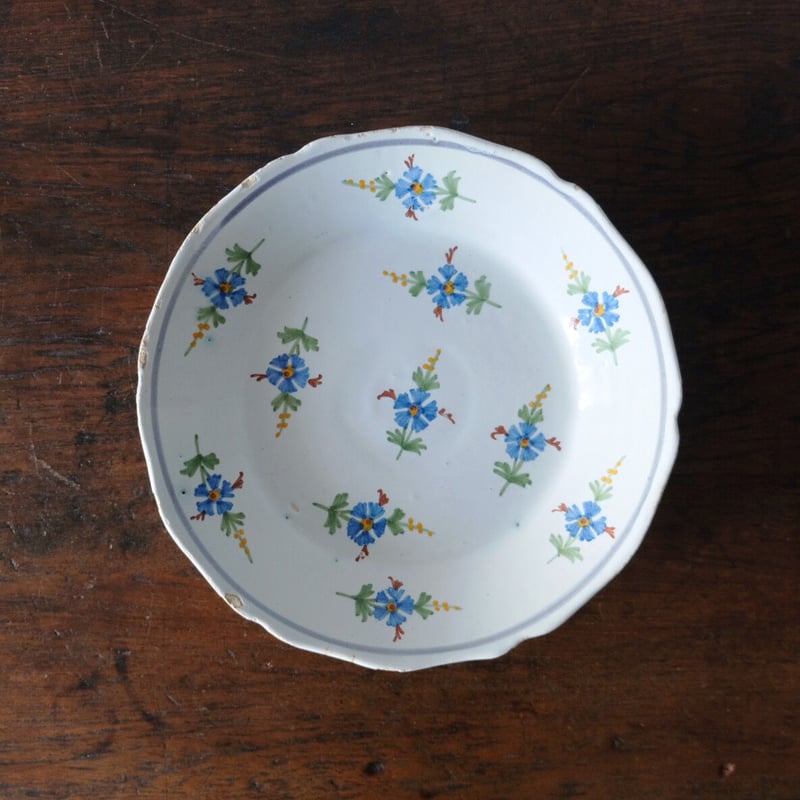 白釉皿 18世紀末 ヌヴェール ラロシェル 矢車菊 ブランディーユ 小枝柄