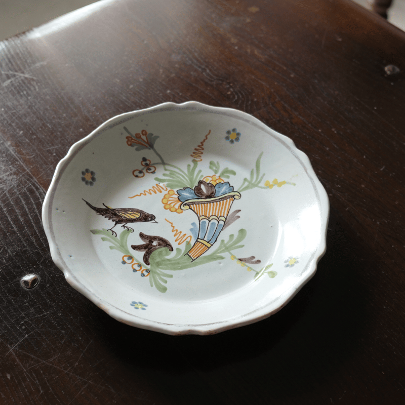 18世紀フランスアンティークヌヴェール窯のプレート 18世紀フランスアンティークヌヴェール窯のプレート