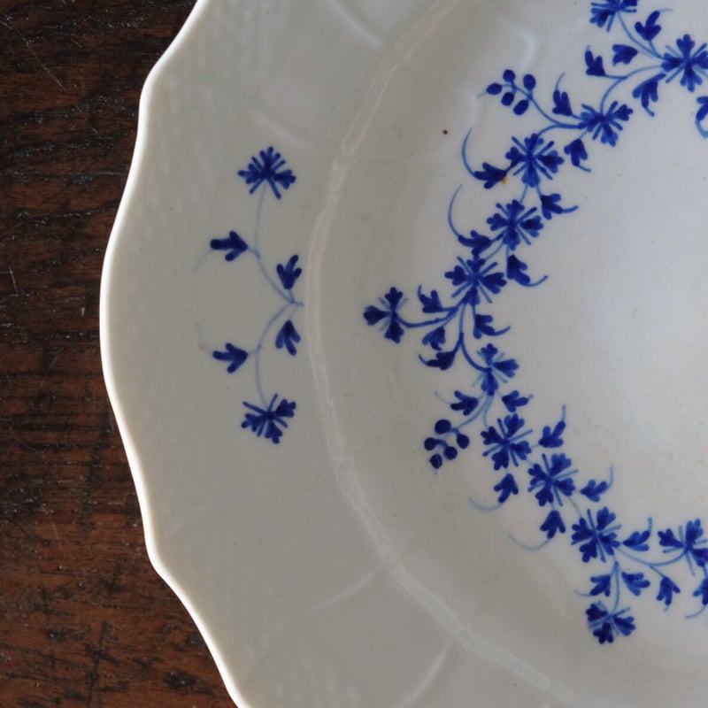 tournai トゥルネー （トルネイ）軟質磁器 花リム レリーフ 皿