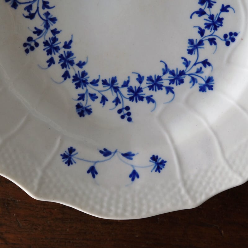 tournai トゥルネー （トルネイ）軟質磁器 花リム レリーフ 皿