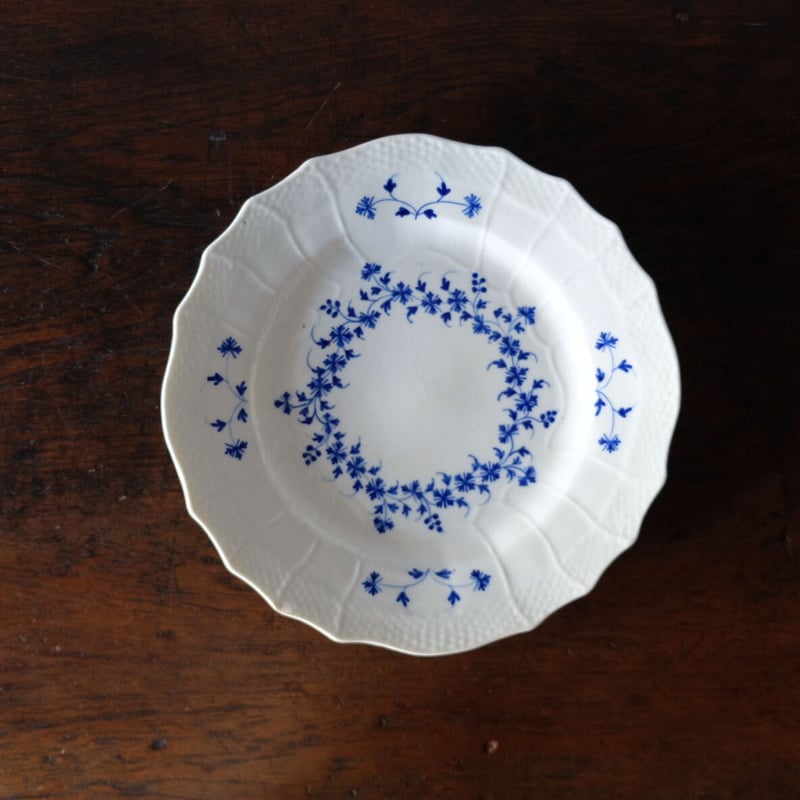 tournai トゥルネー （トルネイ）軟質磁器 花リム レリーフ 皿