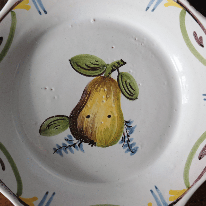 ヌヴェール Nevers 洋梨 平皿 リム皿 φ22.5cm フランス アンティーク