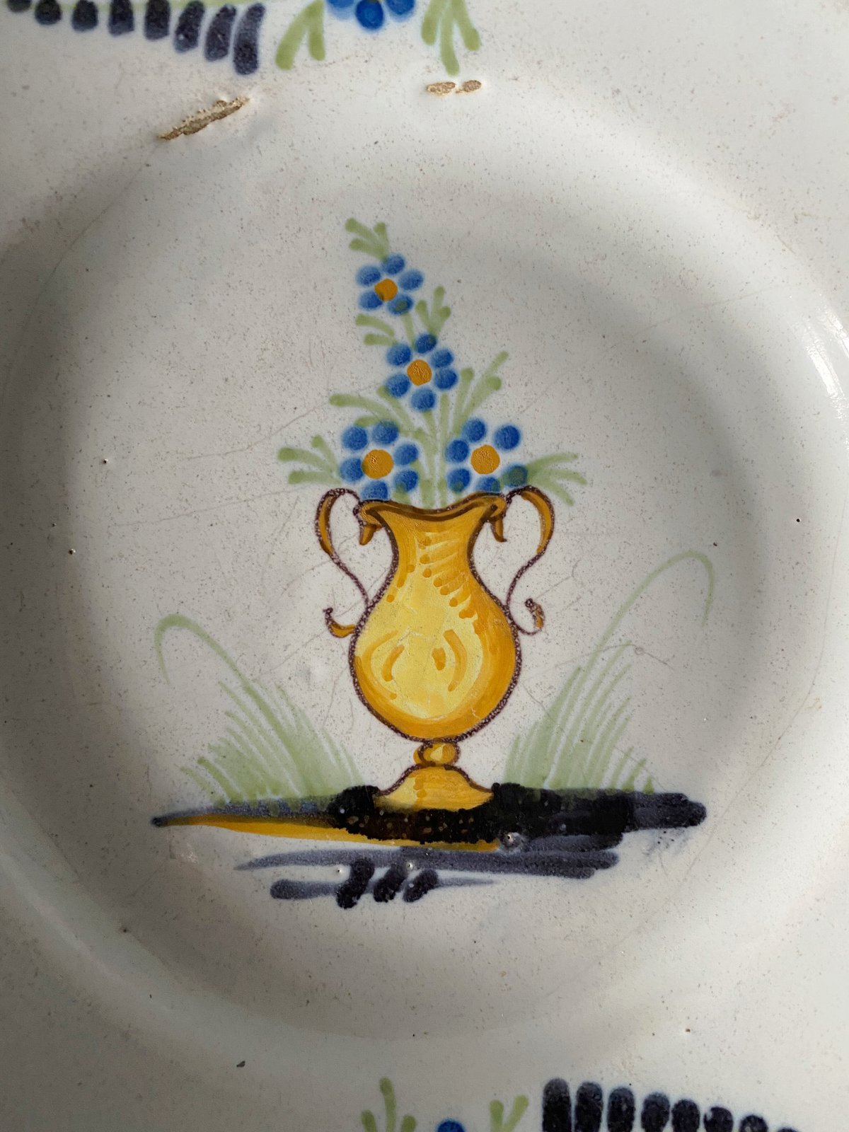 18世紀末-19世紀初頭 花瓶花絵皿 アンティーク 050747 18世紀末-19世紀初頭 花瓶花絵皿 アンティーク 050747