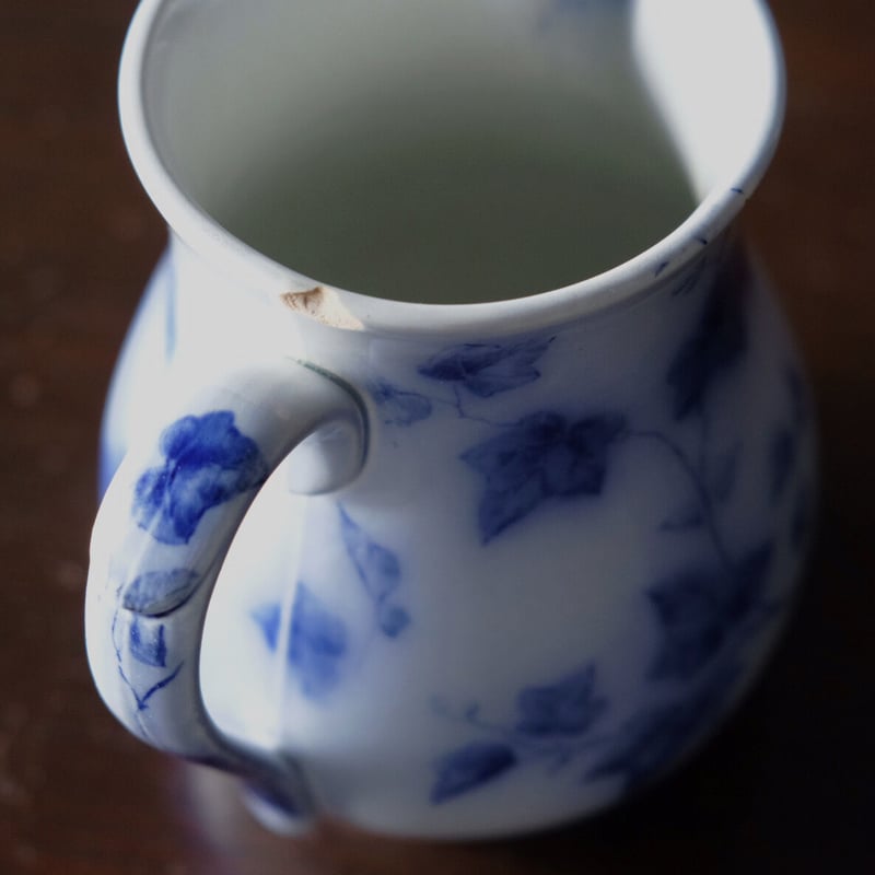 クレイユモントローマルセイユ青い小鳥と草花ベリー柄の陶器ピシェピッチャー 新着ホビー・楽器・アート - クレイユモントローマルセイユ青い小鳥と