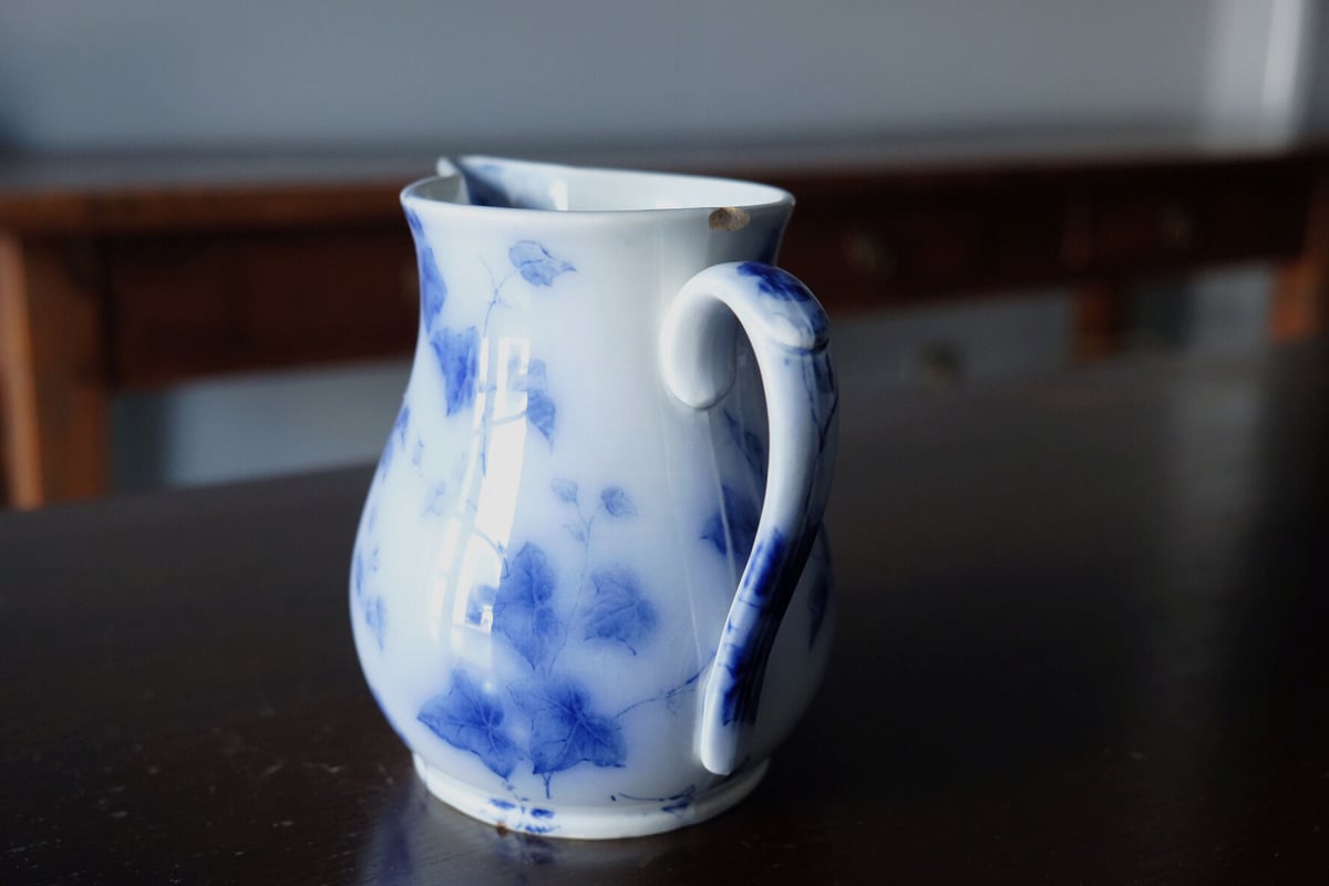 【金継ぎ】クレイユモントロー　ピシェ　アヒル口　ホワイト　水差し 金継ぎ】クレイユモントロー ピシェ アヒル口 ホワイト 水差し