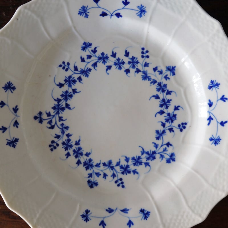 tournai トゥルネー （トルネイ）軟質磁器 花リム レリーフ 皿