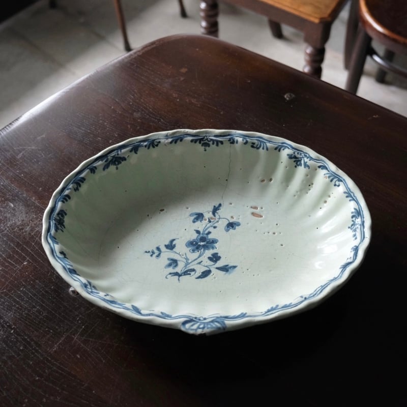 18世紀後期 Auch オーシュ 楕円 深皿 輪花 鎹修繕 フランス 18世紀後期 Auch オーシュ 楕円 深皿 輪花 鎹修繕 フランス