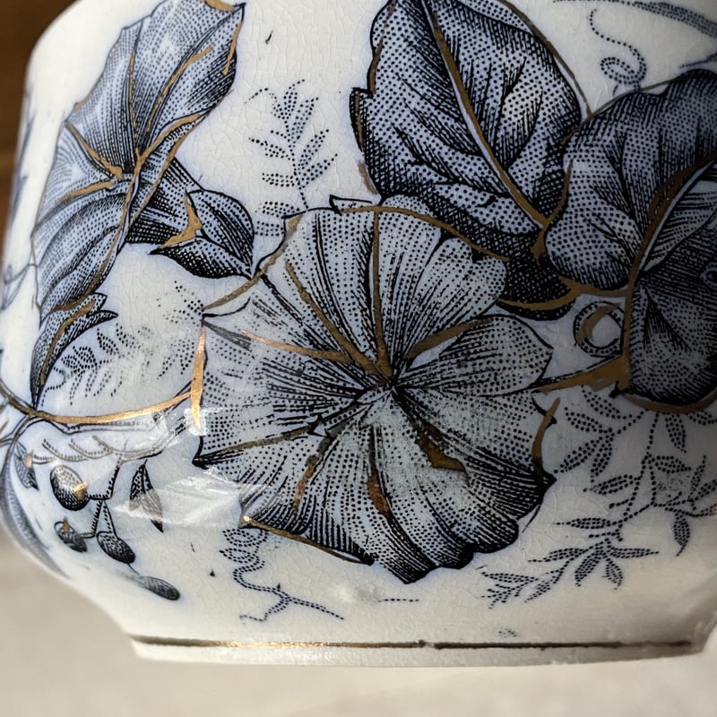 未使用品 Onnaingオナン 窯 花蝶柄 大きめ カップ&ソーサー