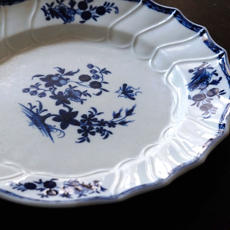 トゥルネー窯 Tournai とても古い花絵皿 tournai トゥルネー （トルネイ）軟質磁器 花リム レリーフ 皿