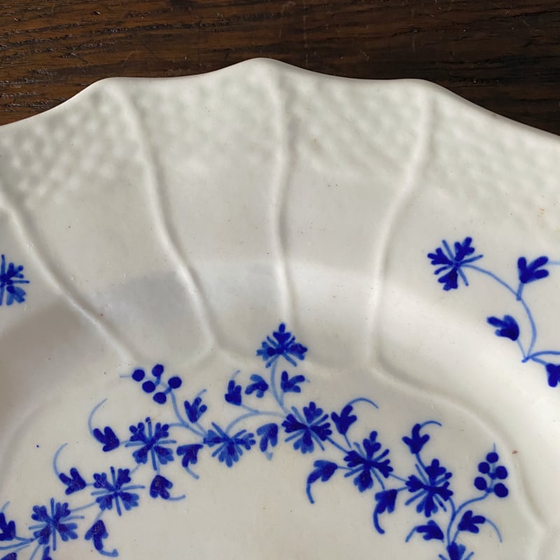 tournai トゥルネー （トルネイ）軟質磁器 花リム レリーフ 皿