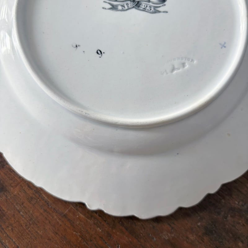 David Johnston ボルドー 花鳥柄 グリザイユ皿 レリーフ 平皿 φ21.5cm