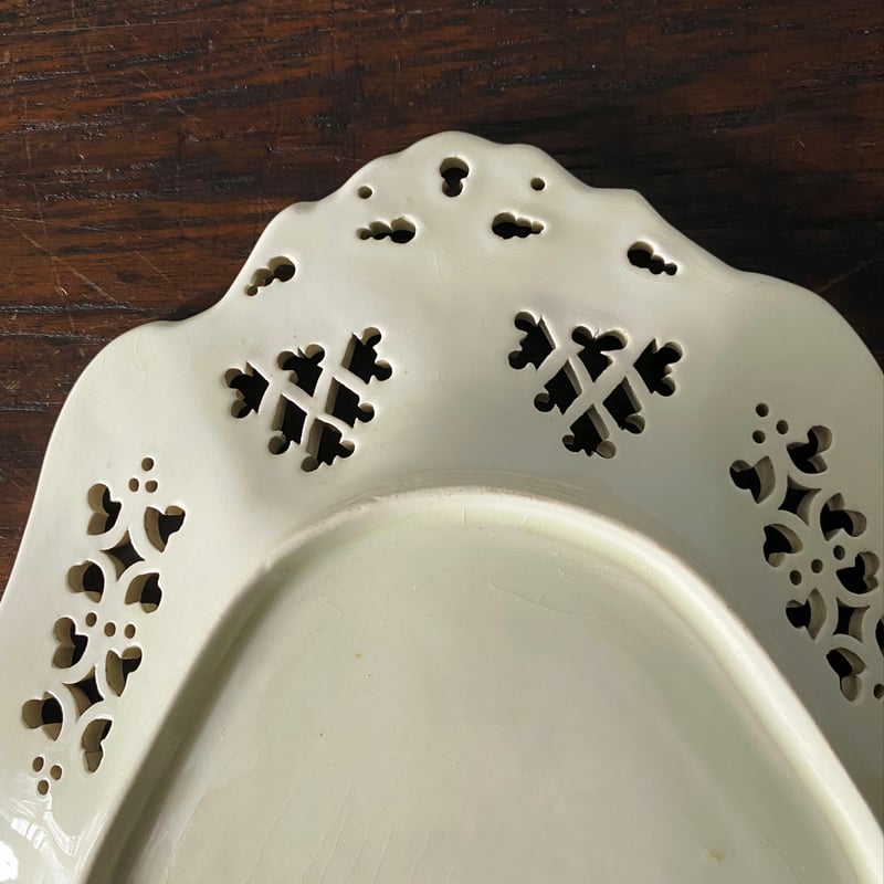 1851年 アンティーク クリームウエア エンボス レリーフ プレート 器 リーズ Leeds コルベイユ & 受け皿 籠 レリーフ レース皿