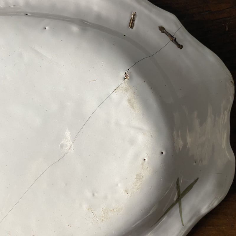 18cフランス　ムスティエ 花リム オーバル皿　プレート　器　アンティーク ムスティエ 花リム オーバル皿 鎹修復 アンティーク 050084