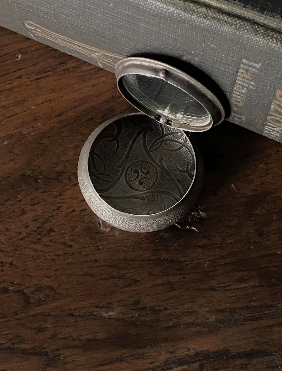 フランスアンティーク ピルケース パウダーケース  ③ プードリエ ペンダント 貴婦人のパウダーケース ミラー付き 純銀製 フランス