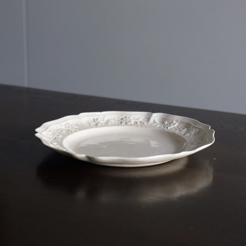 【未使用】  ホワイト レリーフ　1級品　大皿 ポントシュー Pont aux Choux レリーフ皿 丸皿 平皿 φ23.2cm アンティー