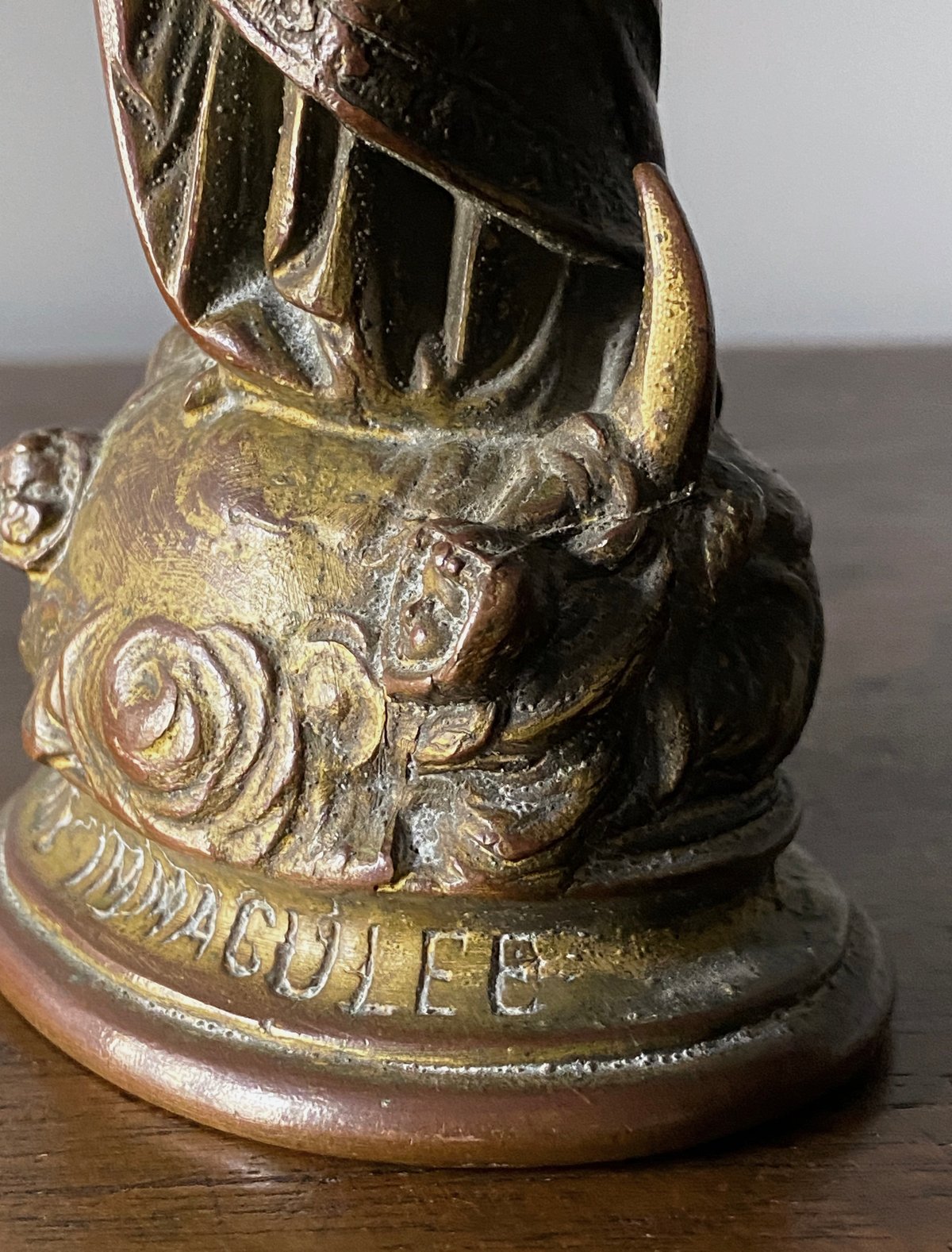 フランスアンティーク聖母マリアオクタゴン青エマイユリーフブローチメタル