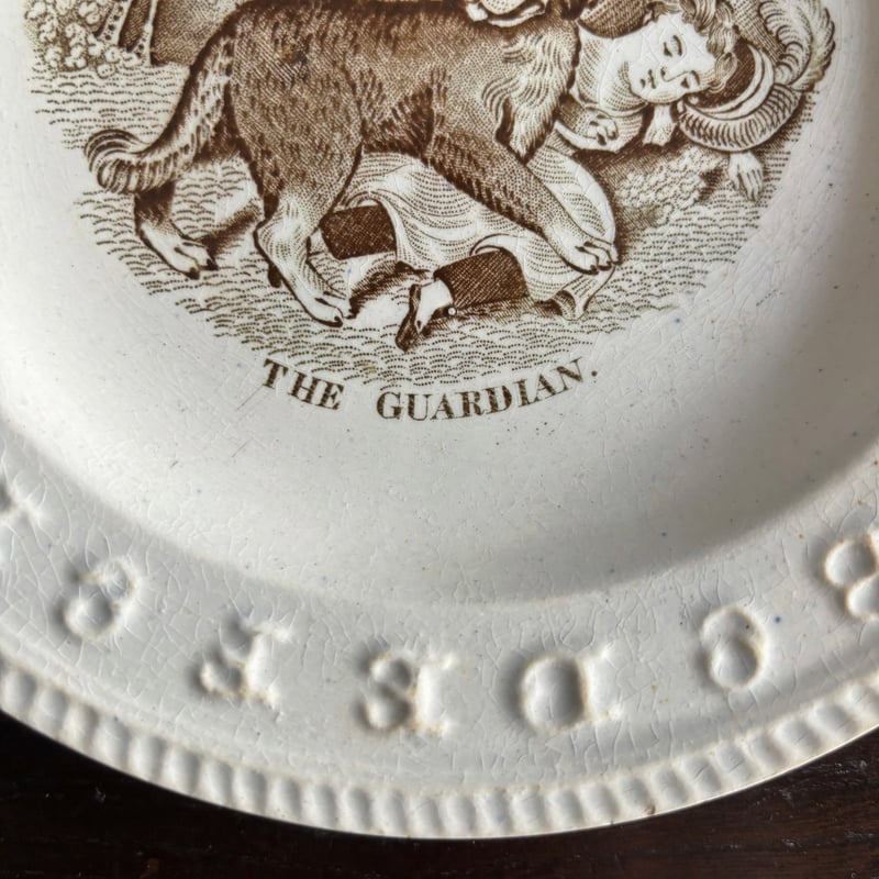 イギリス陶器 アルファベット・レリーフ 平皿 φ18.9cm アンティーク b