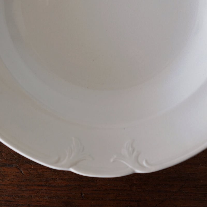 サルグミンヌ　レリーフ　オーバル深皿 サルグミンヌ レリーフ オーバル深皿 - メルカリ