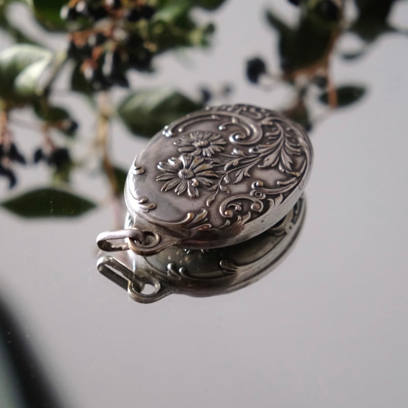 フランス　アンティーク　ストロベリー♡　ミラーペンダントトップ　シルバープレート フランスアンティークストロベリー♡ミラーペンダントトップシルバー