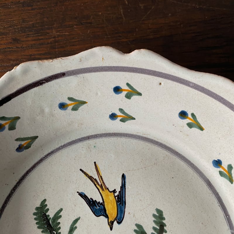 フランス アンティーク 木の実の青い絵付け皿 フリルリム ヌヴェール窯