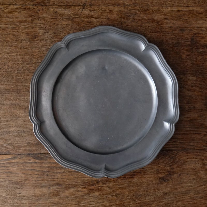 【12月スーパーSALE 15％OFF】 ピューター製 花リム トレイ 平皿 32cm 030010 | jinen_antique アンティーク雑貨