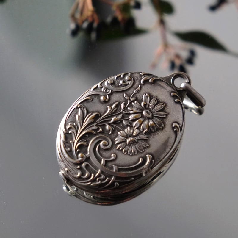 フランス　アンティーク　すみれ　カルネドバル　シルバープレート　ペンダントトップ シルバー 製 ペンダント ミラー マーガレット ビゾテ フランス