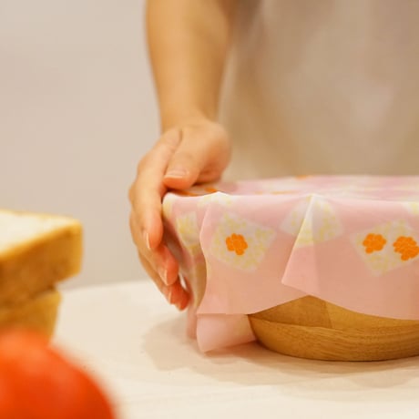 フィンランド料理がモチーフ「地球にやさしい蜜蝋ラップ」｜クラウドベリー柄
