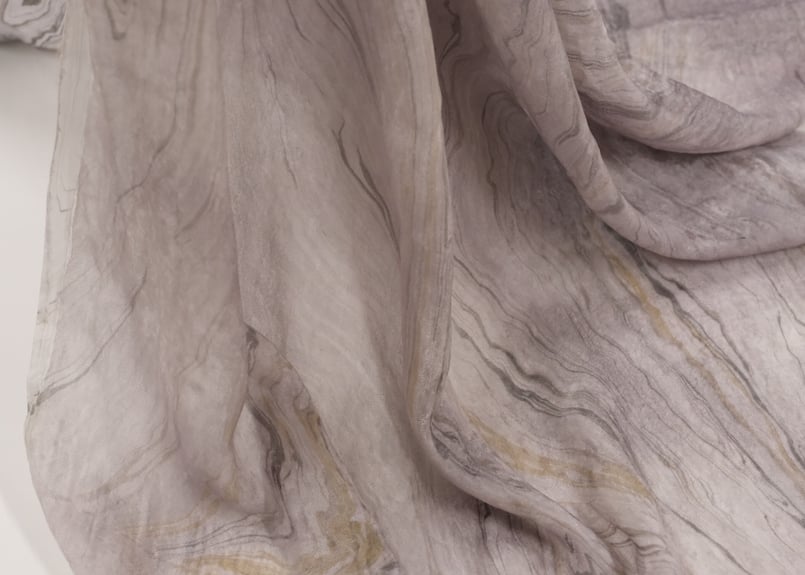 【試着のみ美品】24AW レーヨンシルクベルベットプルオーバー 墨流しベルベット（ブラック） | ベルベット生地専門店 山崎ビロード