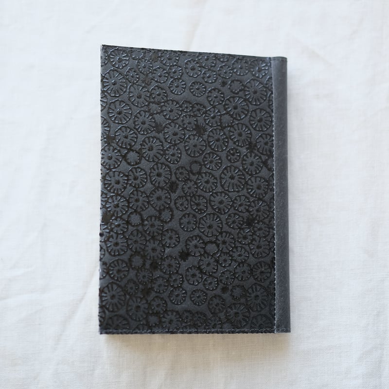 最終　ミナペルホネン　ブックカバー新品 ミナ ペルホネン / piece,（weeks mix） ［weeksカバー］ - 手帳