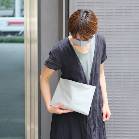サコッシュ グレー