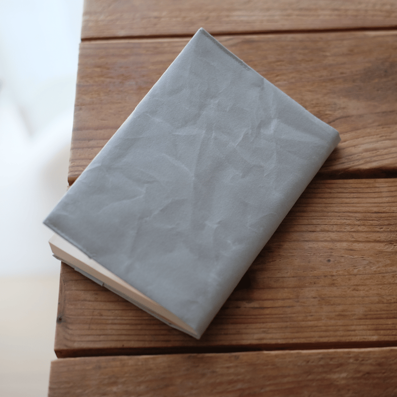 ブックカバー文庫サイズ グレー | SIWA | 紙和 公式ONLINE STORE