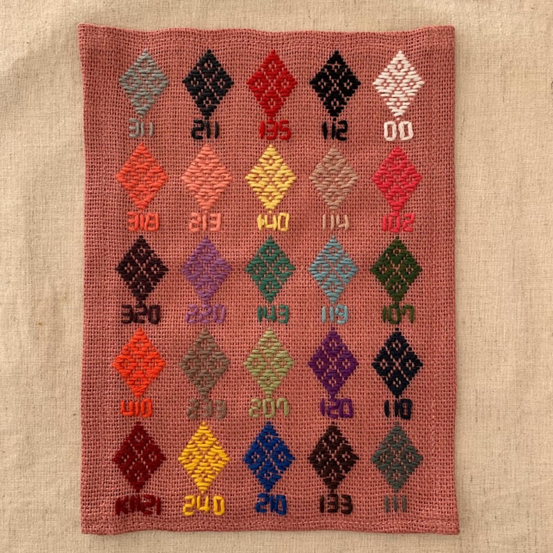 津軽こぎん差し（額装大きめ)　70.8㎝×66.7㎝　こぎん差し　工芸品 数量限定【津軽こぎん刺し ボタンストラップ】直径23mm 別注