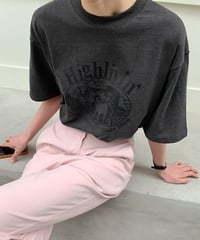 High livin' ロゴプリントTシャツ