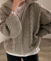 ジップアップ ケーブルニットセーター