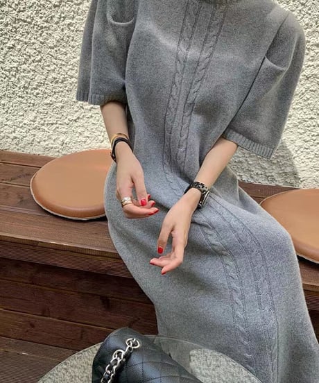 パフスリーブ スリットニットワンピース
